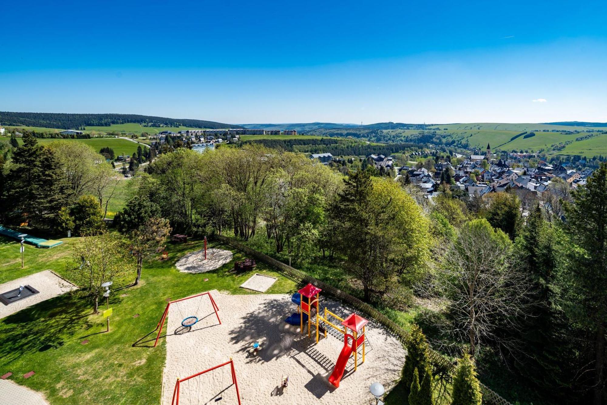 Ahorn Hotel Am Fichtelberg クロルト・オーバーヴィーゼンタール エクステリア 写真