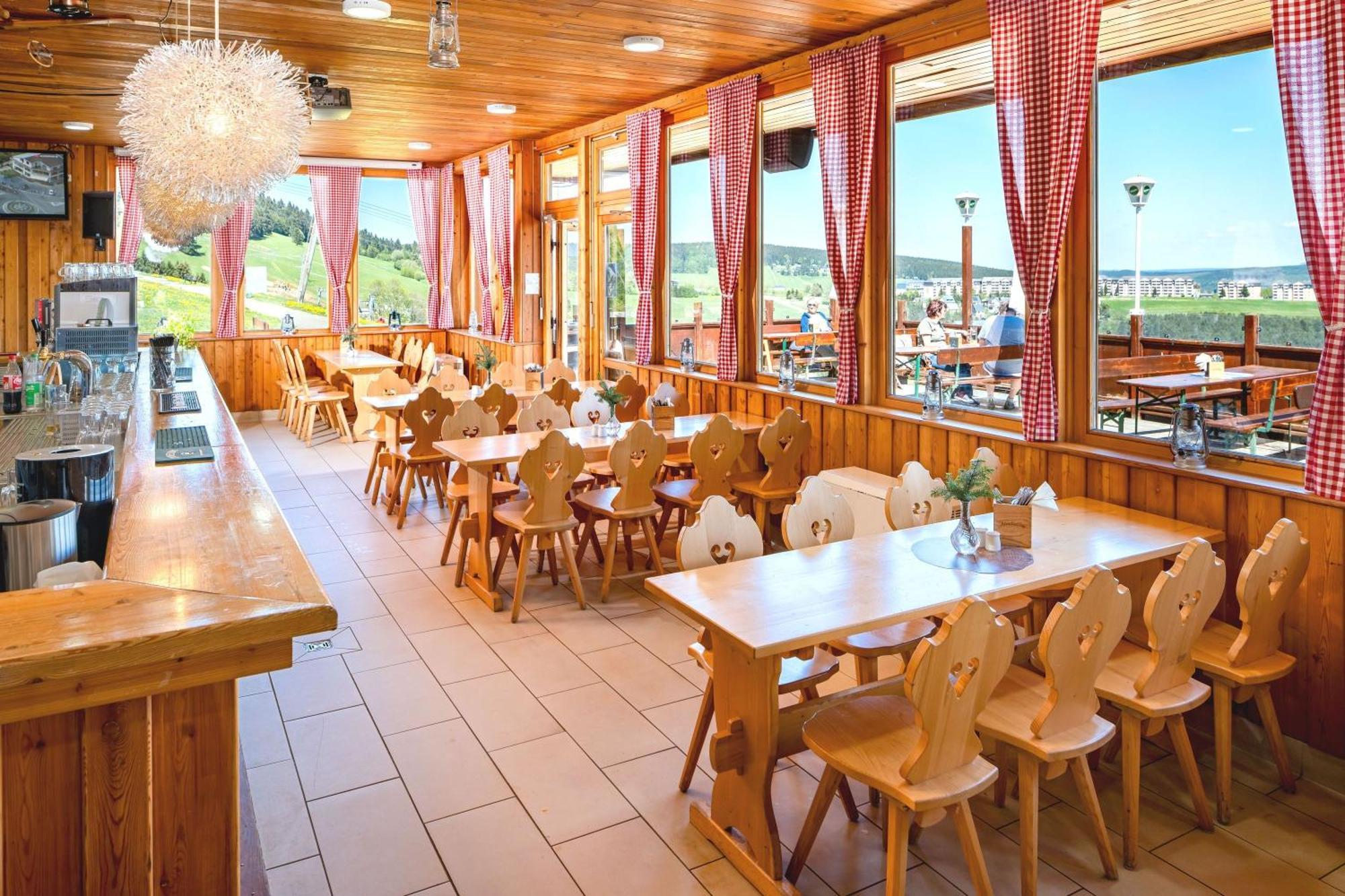 Ahorn Hotel Am Fichtelberg クロルト・オーバーヴィーゼンタール エクステリア 写真